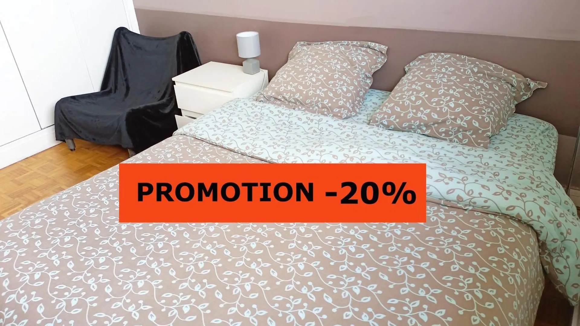 Quiet Bedroom, Comfy King Size Bed, Shared Bathroom, Paris Center
