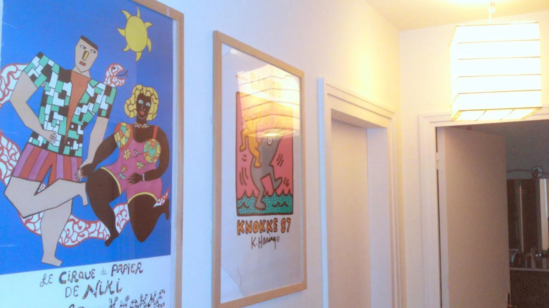 Quiet Bedroom, Comfy King Size Bed, Shared Bathroom, Paris Center Homestay